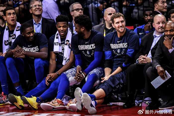 金鸡独立成失传绝技！诺维斯基的绝技其实是官方默认的违规动作？