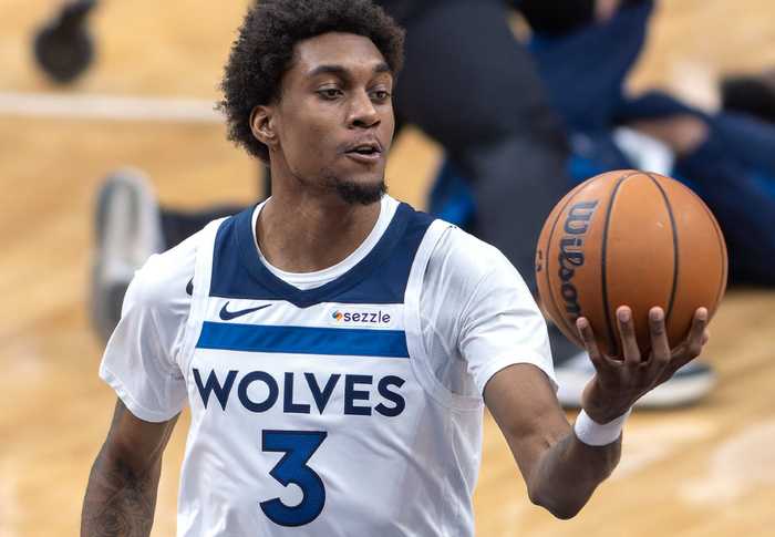 麦丹谈打中锋：不介意 我能胜任任何位置 我是一个多面手