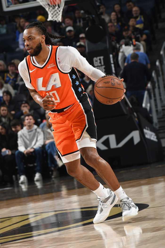 正负值-11！加兰首秀半场3中1拿到5分1助 有3失误