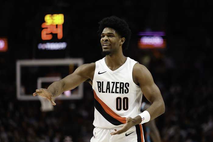 表现出色！亨德森15中10砍球队最高28分 0失误送6助攻&正负值+26