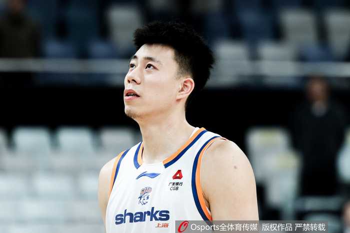 很稳！上海半场三分9投仅1中 但把失误控制在3次优于北京的9次